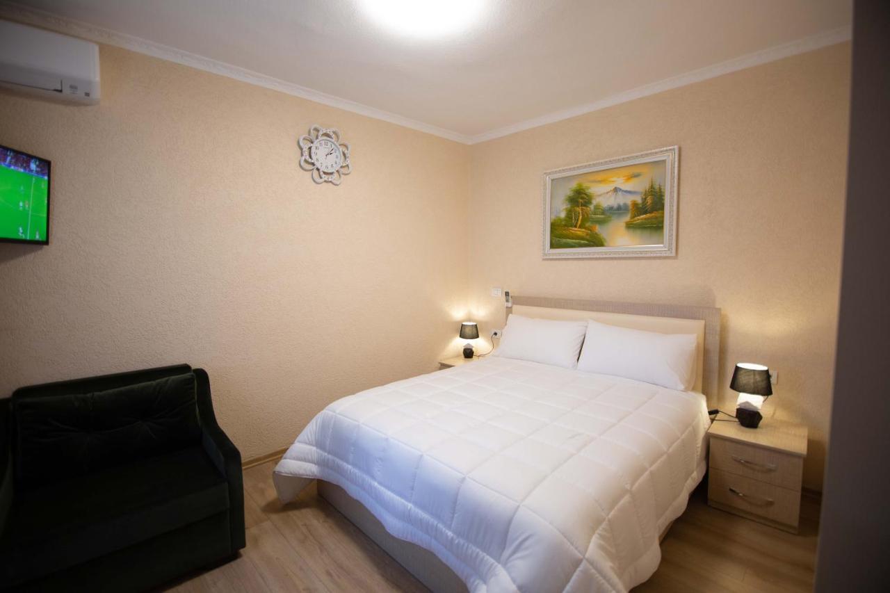 Vila Lika Hotel Korce Exterior foto