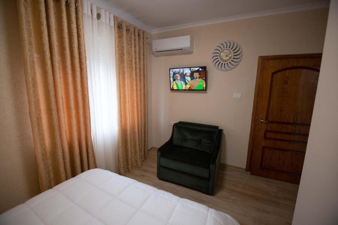 Vila Lika Hotel Korce Exterior foto