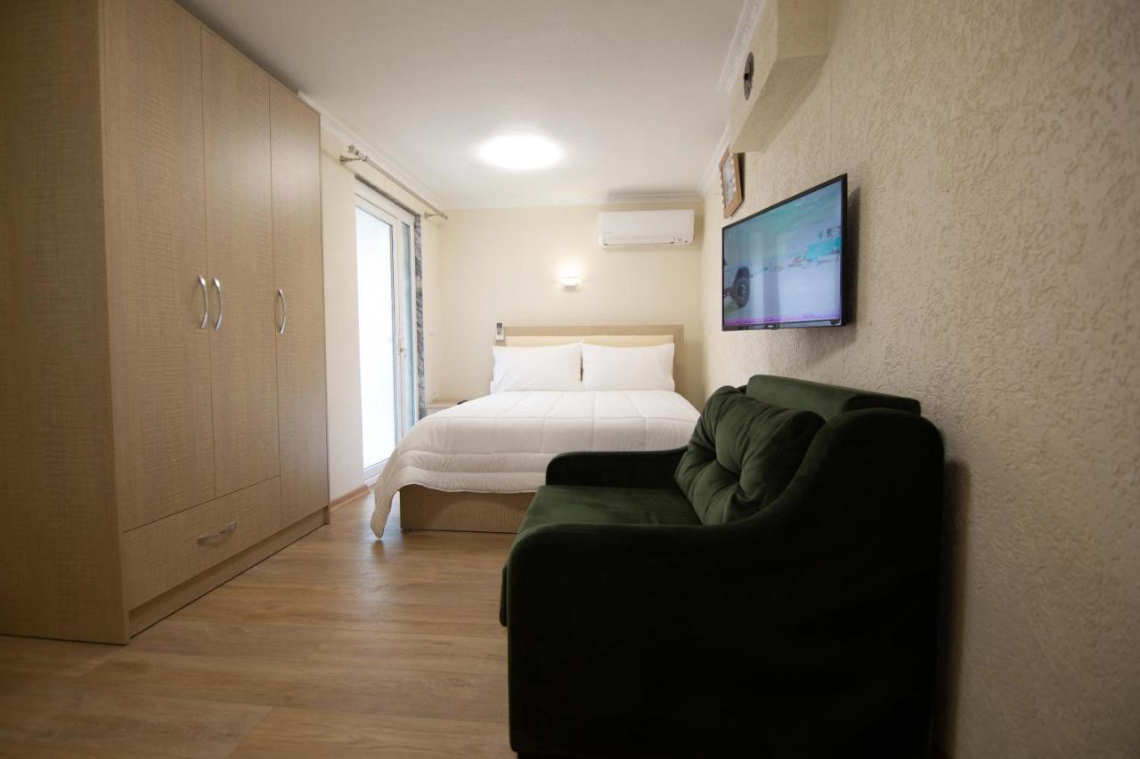 Vila Lika Hotel Korce Exterior foto