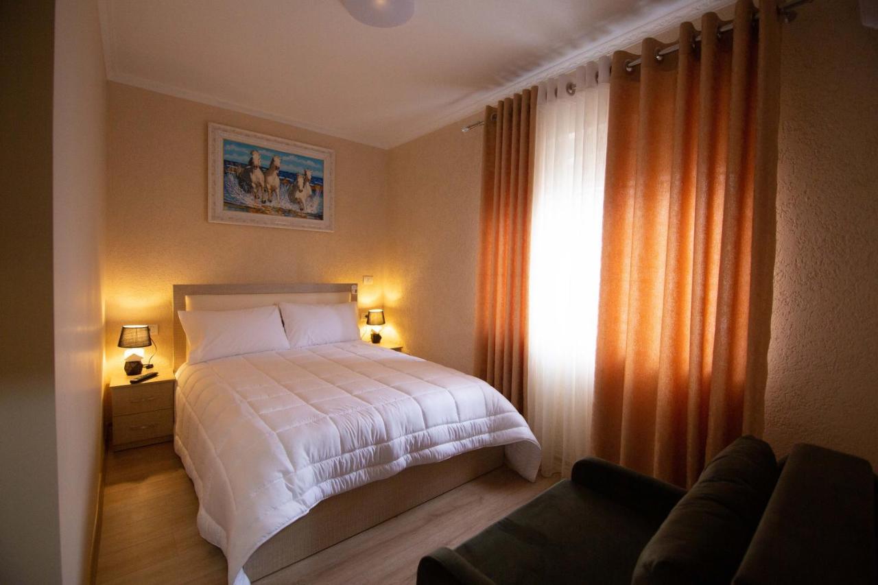 Vila Lika Hotel Korce Exterior foto