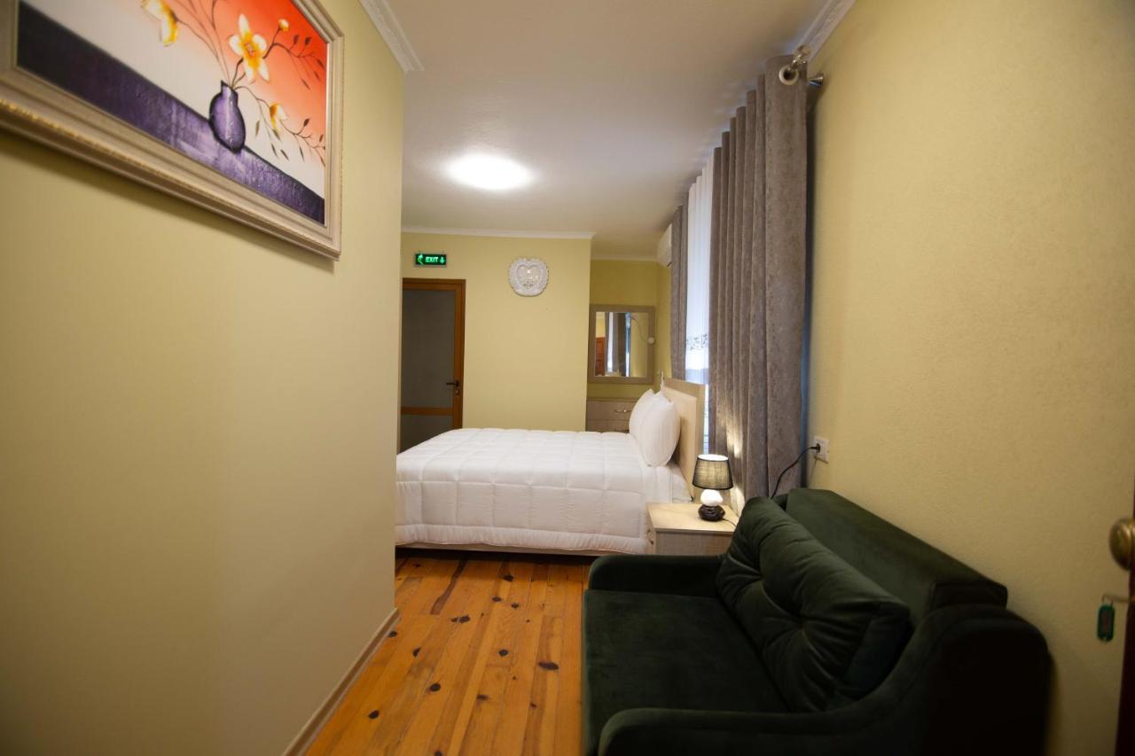 Vila Lika Hotel Korce Exterior foto