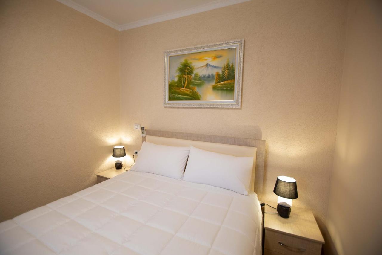 Vila Lika Hotel Korce Exterior foto